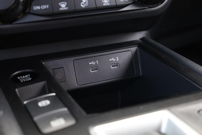 Nissan Kicks Vehicle Full-screen Gallery Image 17