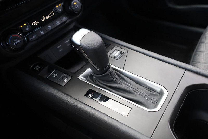 Nissan Kicks Vehicle Full-screen Gallery Image 18