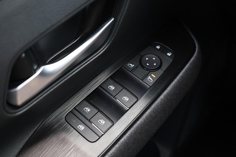 Nissan Kicks Vehicle Full-screen Gallery Image 21