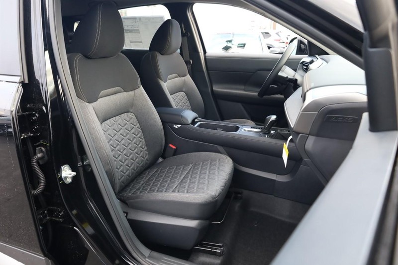 Nissan Kicks Vehicle Full-screen Gallery Image 26