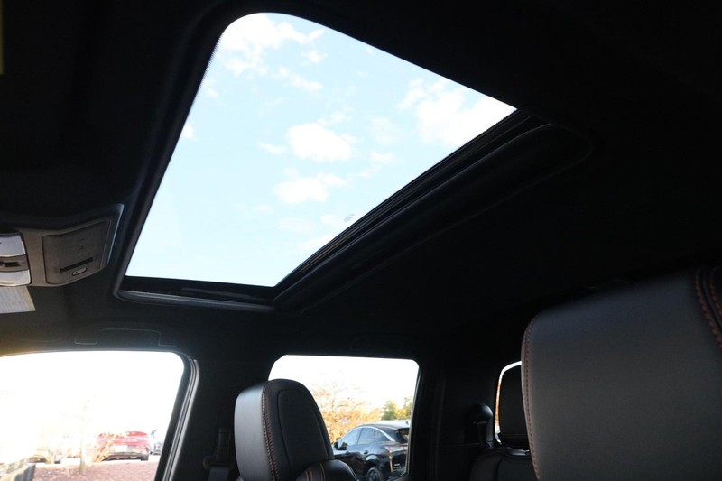 Nissan Frontier Vehicle Image 09