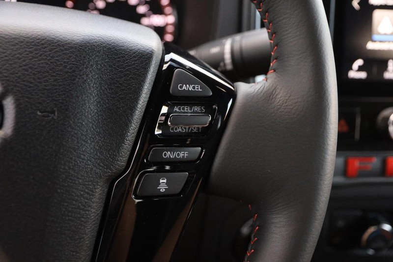 Nissan Frontier Vehicle Image 14