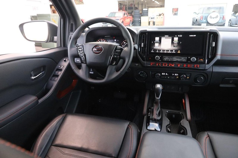 Nissan Frontier Vehicle Image 24