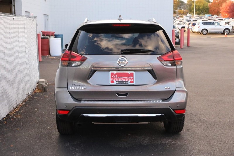 Nissan Rogue Vehicle Image 06