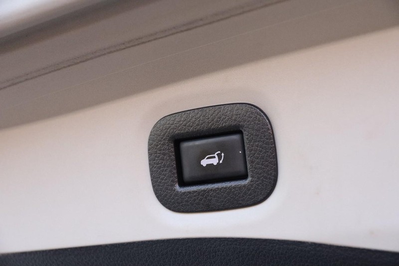 Nissan Rogue Vehicle Image 08