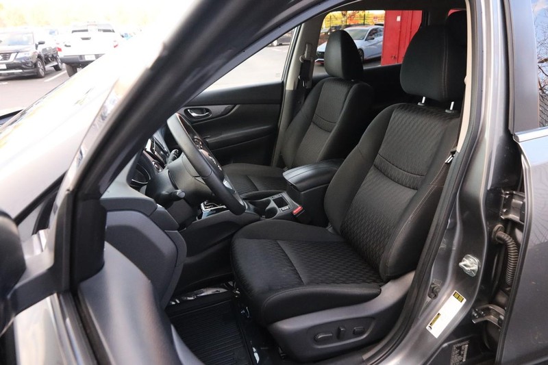 Nissan Rogue Vehicle Image 09