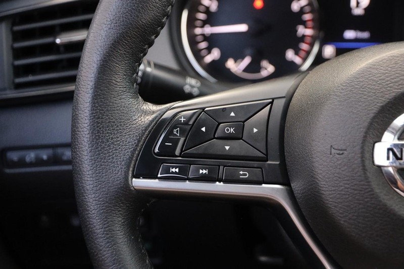 Nissan Rogue Vehicle Image 12