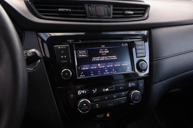 Nissan Rogue Vehicle Image 16