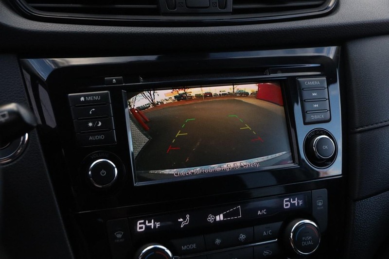 Nissan Rogue Vehicle Image 17