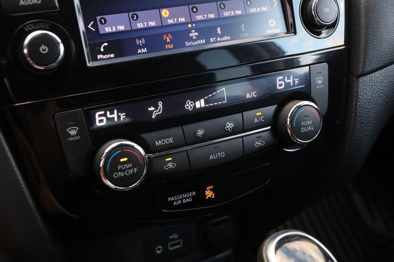 Nissan Rogue Vehicle Image 18