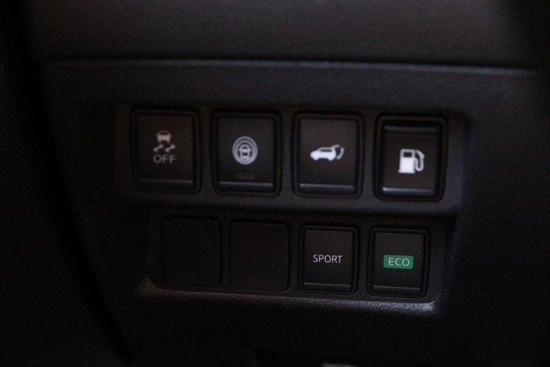 Nissan Rogue Vehicle Image 20