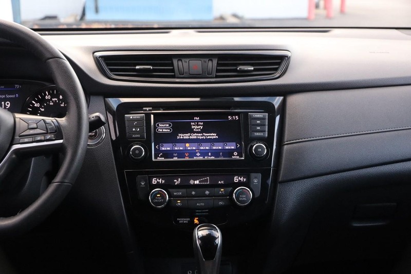 Nissan Rogue Vehicle Image 24