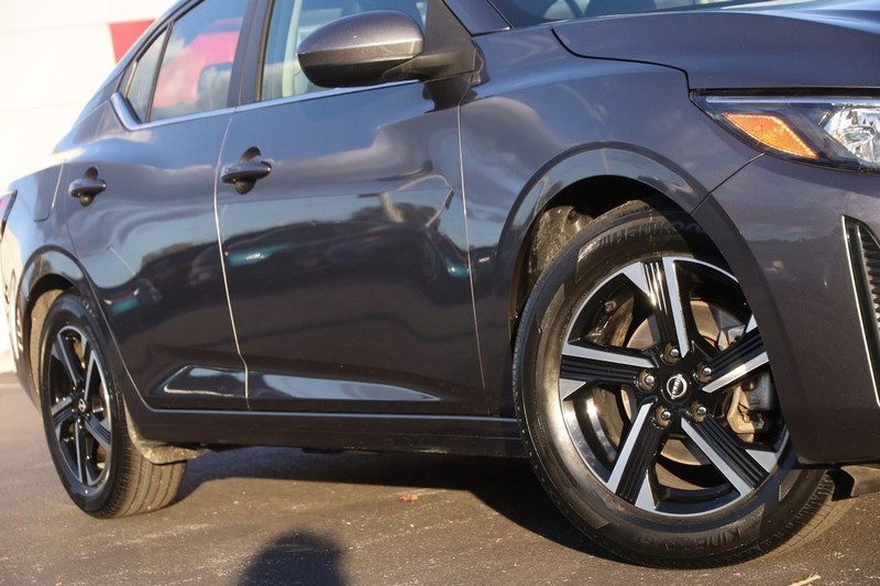 Nissan Sentra Vehicle Image 03