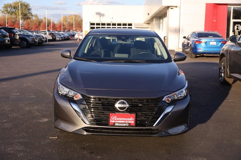 Nissan Sentra Vehicle Image 04