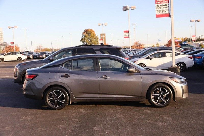 Nissan Sentra Vehicle Image 05