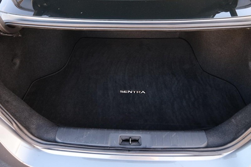 Nissan Sentra Vehicle Image 07