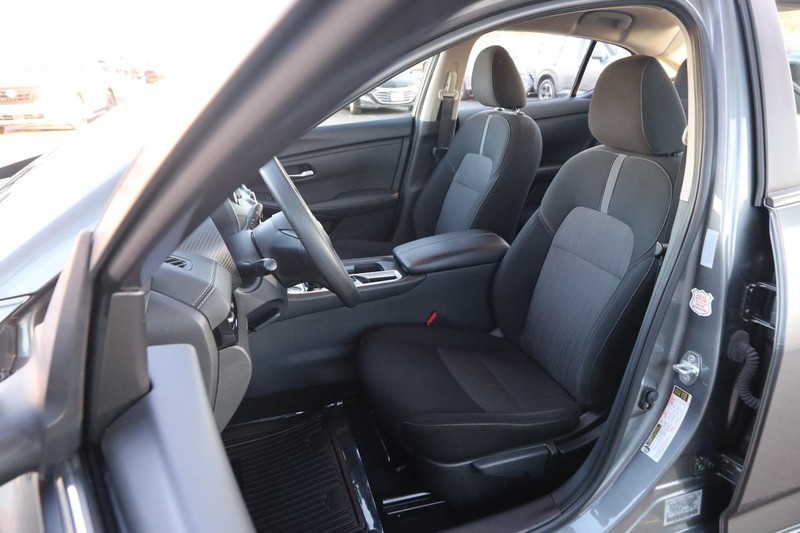 Nissan Sentra Vehicle Image 08