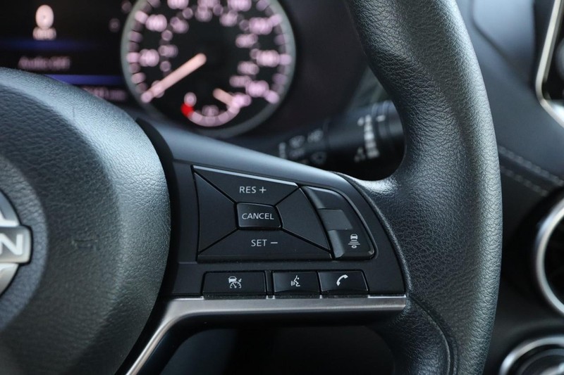 Nissan Sentra Vehicle Image 12