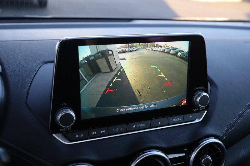 Nissan Sentra Vehicle Image 16