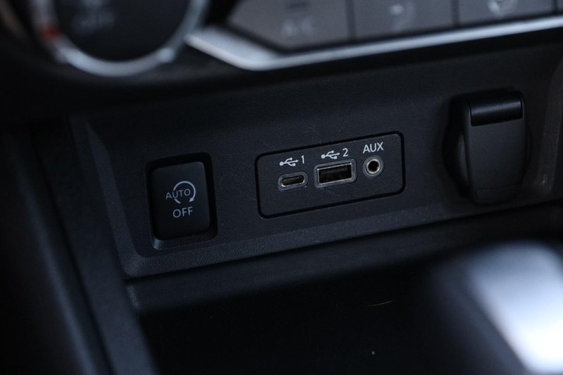 Nissan Sentra Vehicle Image 18