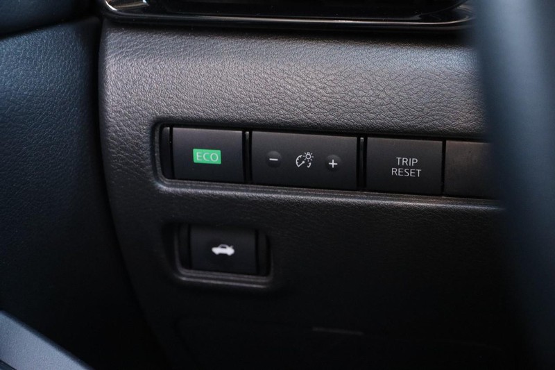 Nissan Sentra Vehicle Image 19