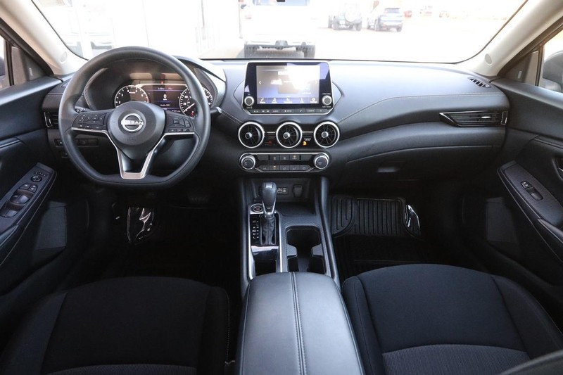 Nissan Sentra Vehicle Image 20