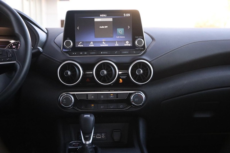 Nissan Sentra Vehicle Image 23