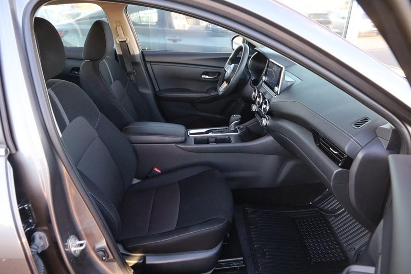 Nissan Sentra Vehicle Image 25