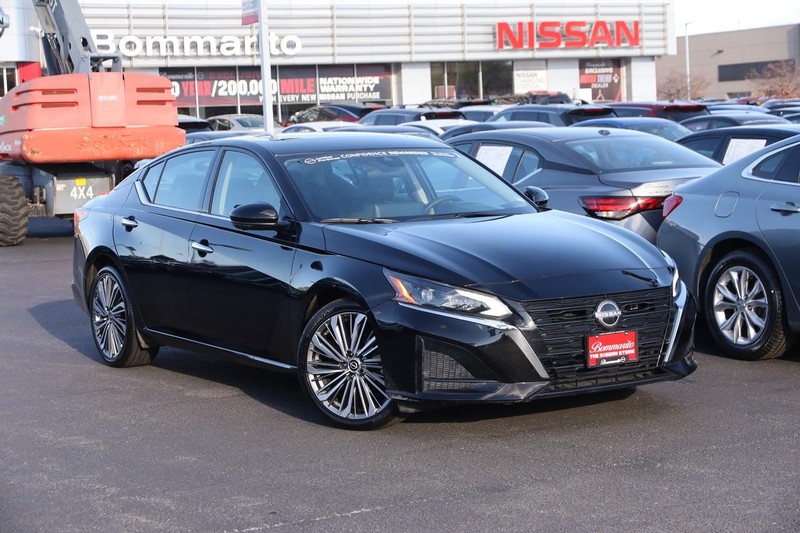 Nissan Altima Vehicle Image 03