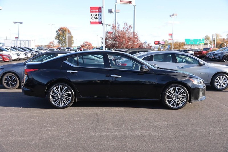 Nissan Altima Vehicle Image 06