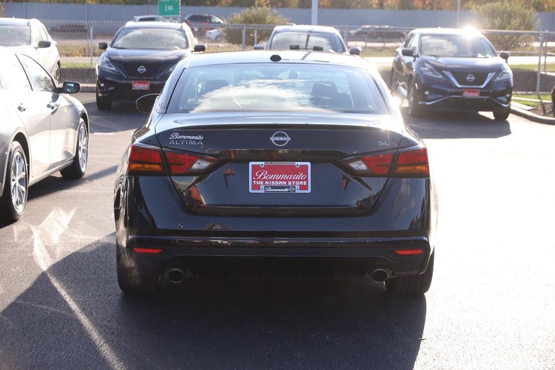 Nissan Altima Vehicle Image 07