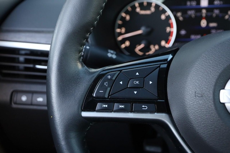 Nissan Altima Vehicle Image 13