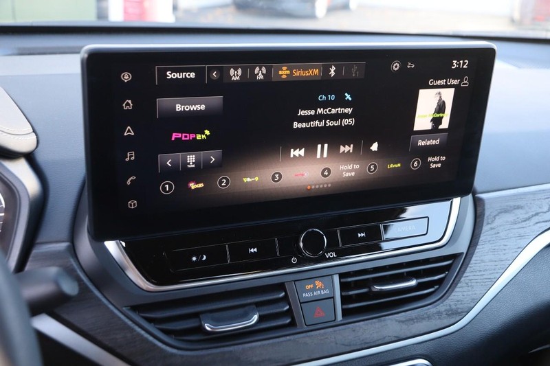 Nissan Altima Vehicle Image 17