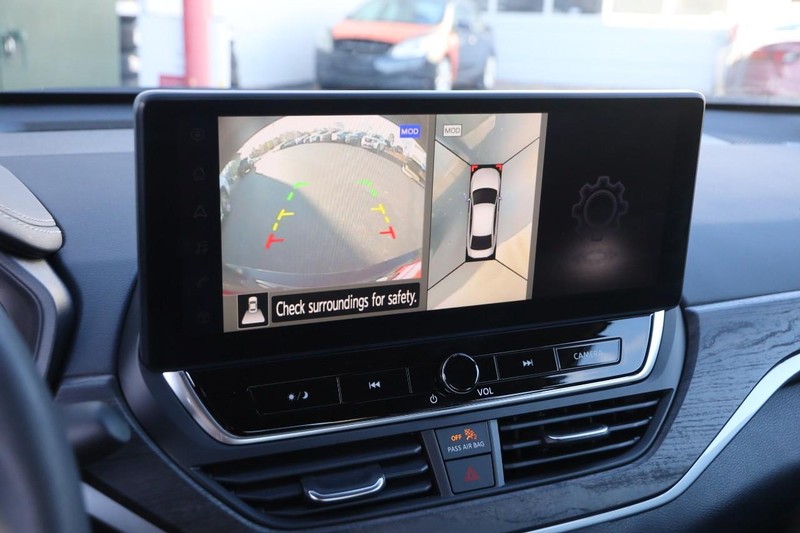 Nissan Altima Vehicle Image 18