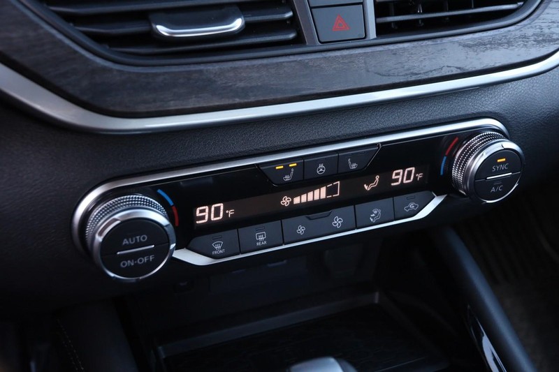 Nissan Altima Vehicle Image 19