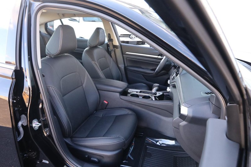 Nissan Altima Vehicle Image 27