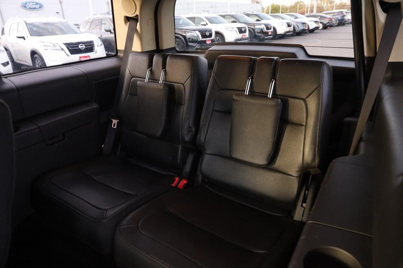 Ford Flex Vehicle Full-screen Gallery Image 11
