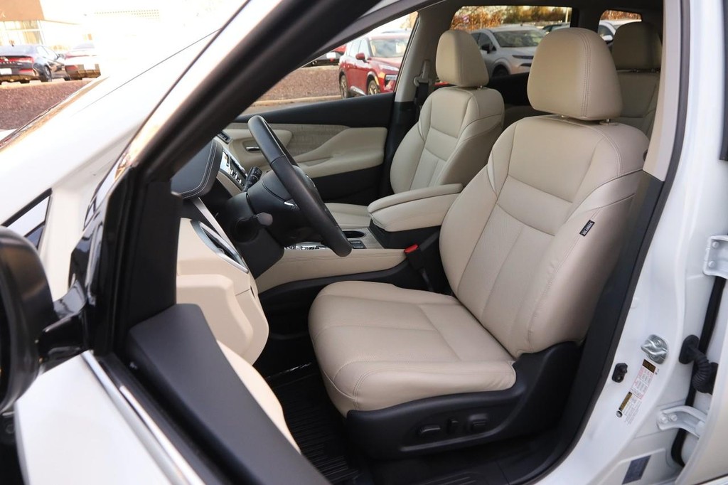 Nissan Murano Vehicle Image 10