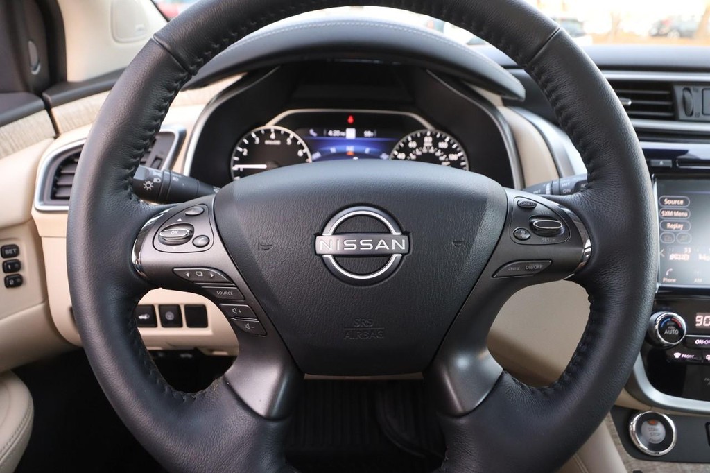 Nissan Murano Vehicle Image 12