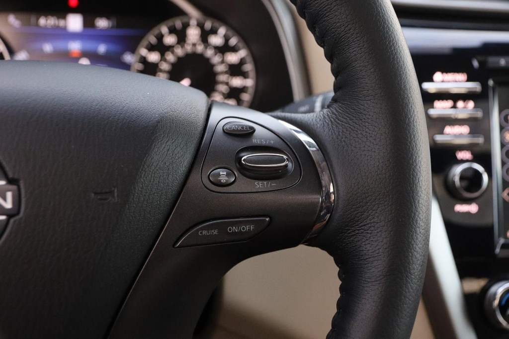 Nissan Murano Vehicle Image 14