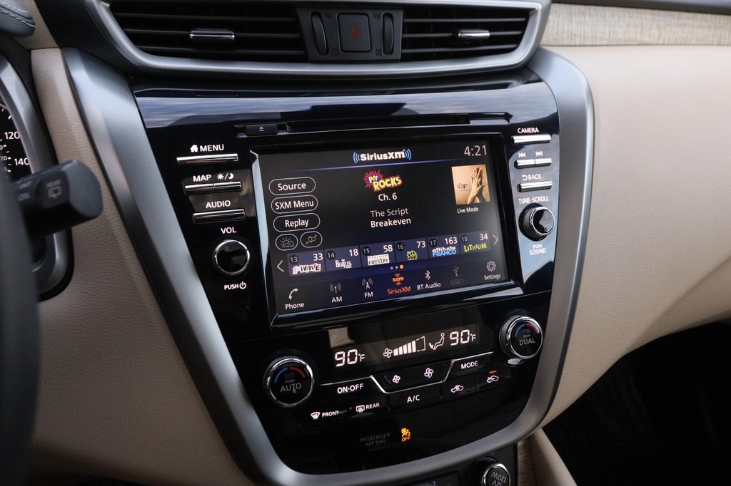 Nissan Murano Vehicle Image 17