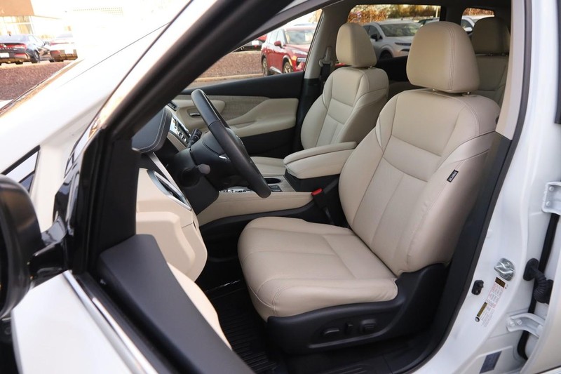 Nissan Murano Vehicle Image 10