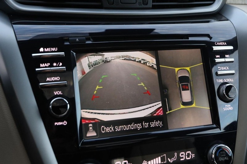 Nissan Murano Vehicle Image 18