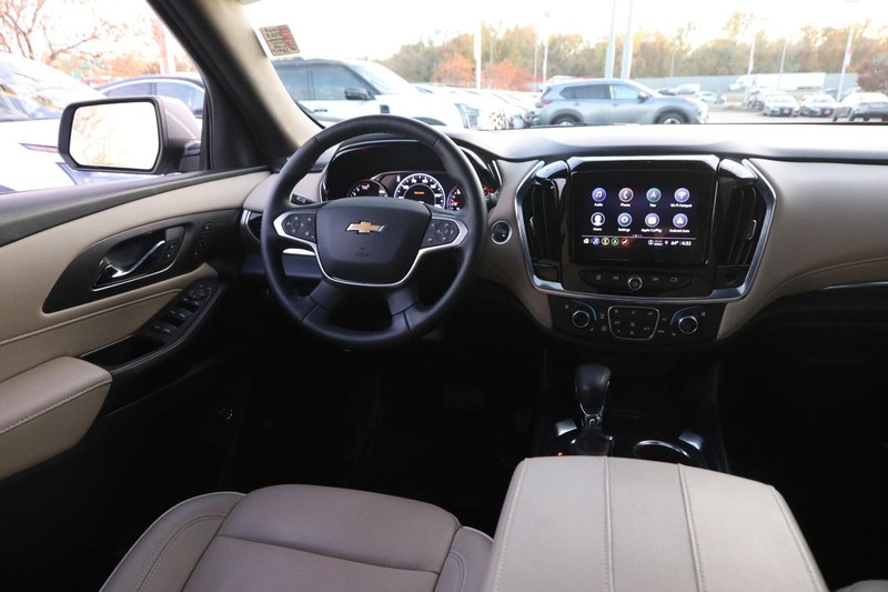 Chevrolet Traverse Vehicle Full-screen Gallery Image 24