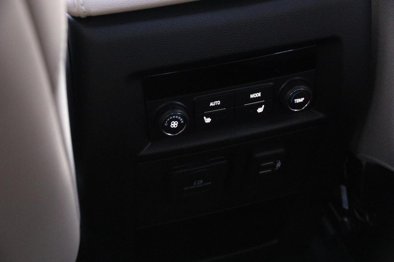 Chevrolet Traverse Vehicle Full-screen Gallery Image 28