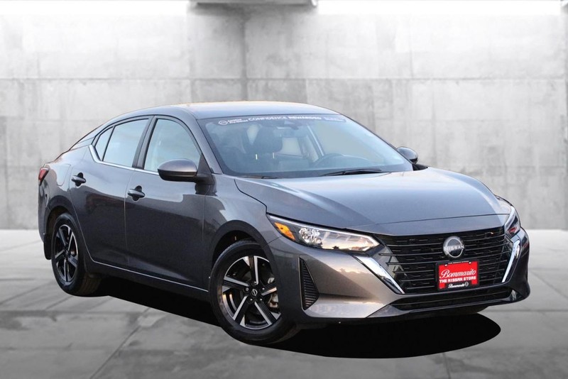 Nissan Sentra Vehicle Image 02