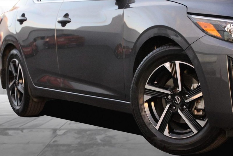 Nissan Sentra Vehicle Image 03