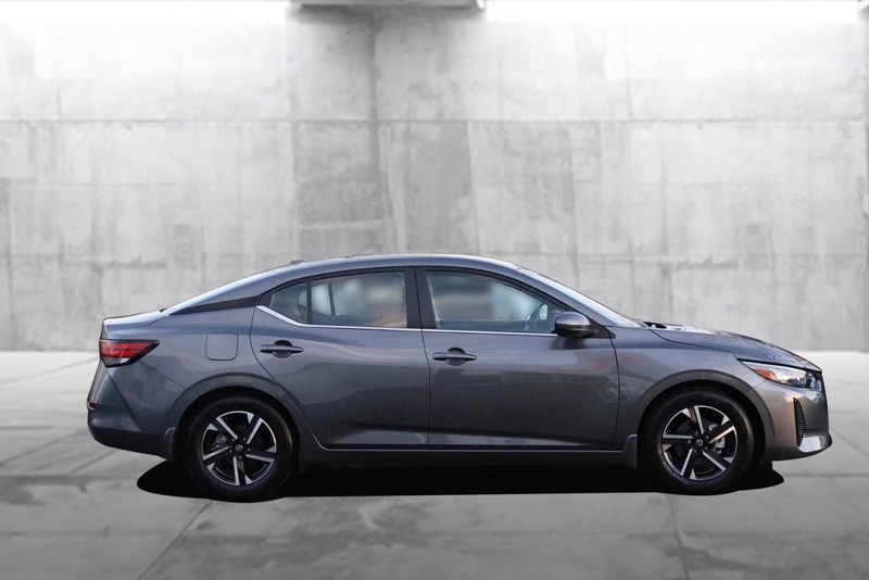 Nissan Sentra Vehicle Image 05