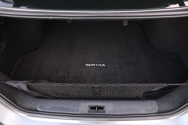 Nissan Sentra Vehicle Image 07