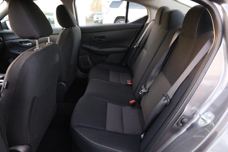 Nissan Sentra Vehicle Image 09